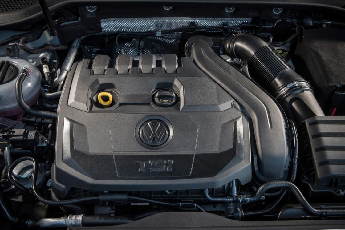 Zu sehen ist der Motor des VW Golf 1.5 TSI