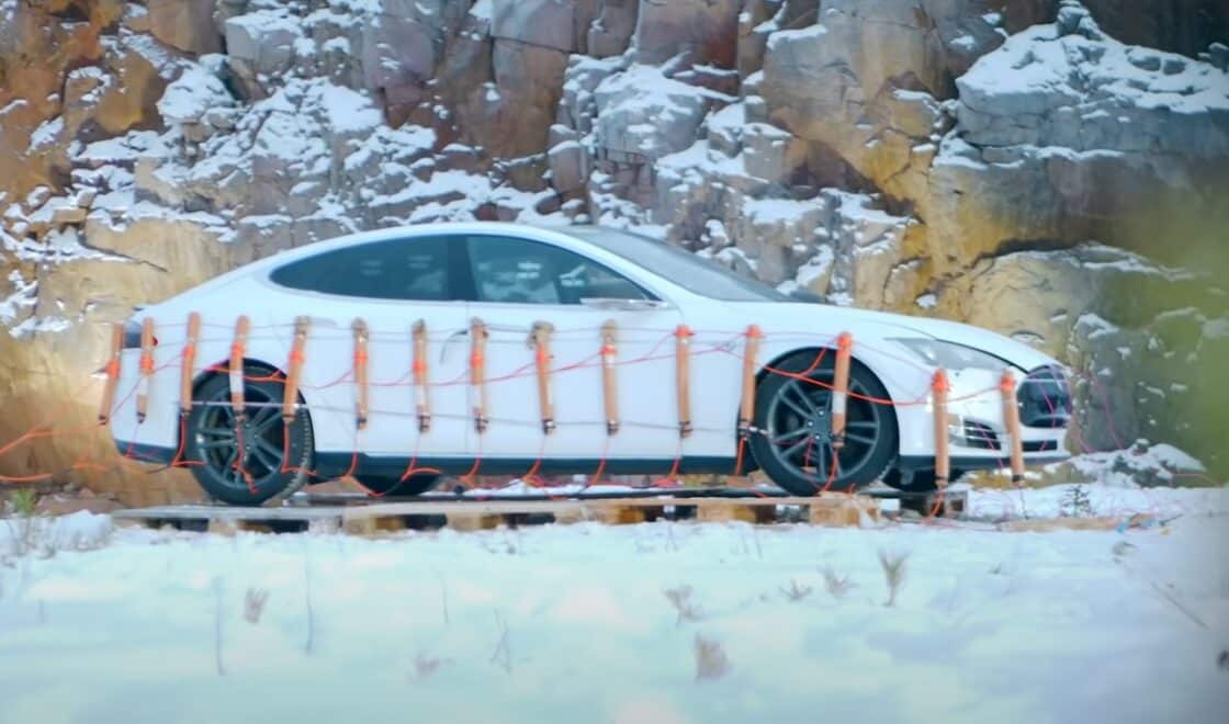 Ein Tesla Model S mit 30 Kilogramm Sprengstoff