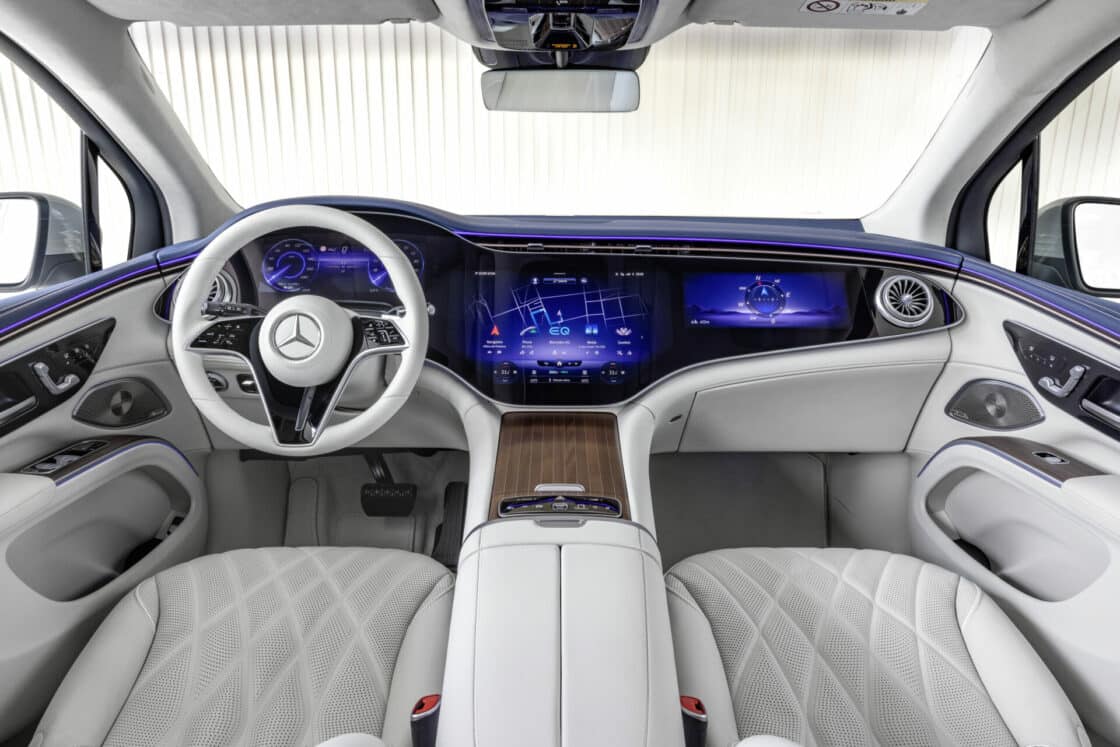 Blick ins Cockpit des Mercedes EQS