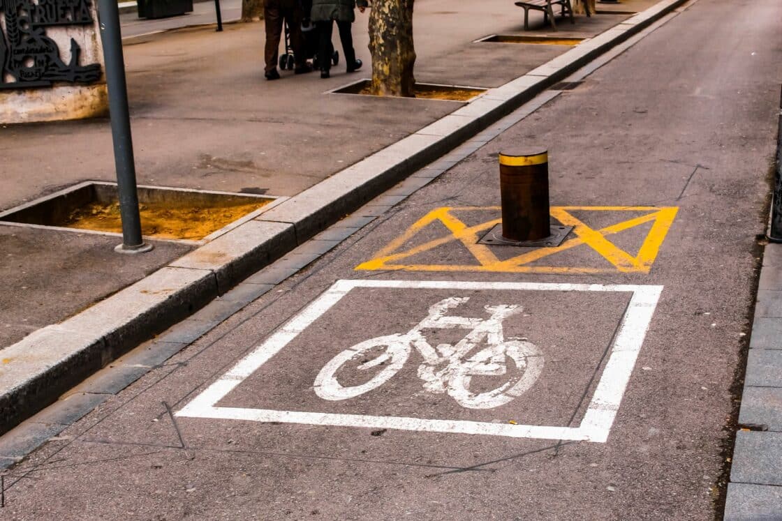 Rambla de Poblenou: Freie Fahrt fürs Fahrrad. Motorisiert ist nur Lieferverkehr zugelassen [Bildquelle: Björn Tolksdorf]