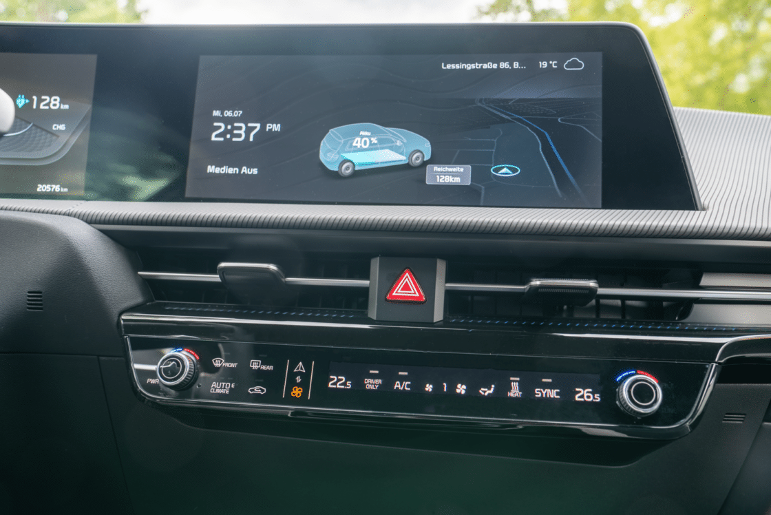 Der Touchscreen des Infotainmentsystems im Kia EV6